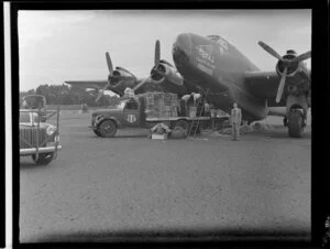 Unloading pineapples from the aircraft Halifax at Whenuapai