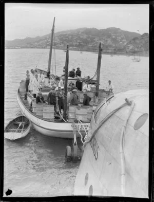 Launch, Wild Duck, refuelling the flying boat, Centaurus, Wellington Harbour