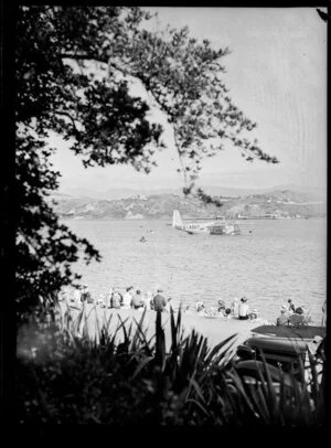 Flying boat, Centaurus, refuelling from launches, Wellington Harbour