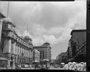 Queen Street, Auckland City, General Post Office on the left