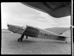 De Havilland 94 Moth Minor aircraft ZK-ALD, (Airwork Christchurch), RNAZC ( Royal New Zealand Arero Club), pageant event, Dunedin.