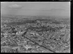 Auckland City showing Karangahape Road in the foreground