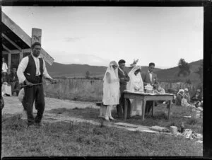 Morehu Downs speaking at a double wedding at Korohe marae, Tūrangi