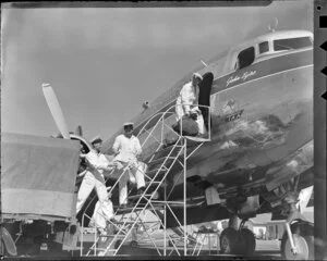 Crew loading mail onto the Skymaster, John Eyre