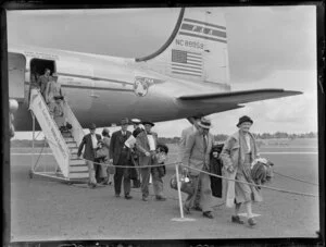 American tourists disembarking from Pan American World Airways Clipper, Celestial