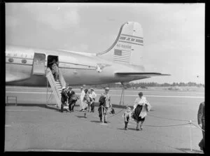 Passengers disembarking from Clipper Red Rover