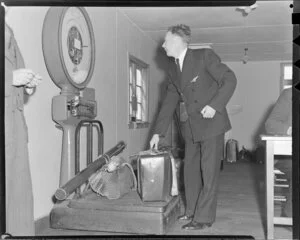 Pan American World Airways, Mr Johnny Emorous Jones, weighing baggage
