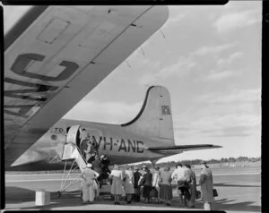 Passengers boarding the airplane Clipper 'Warana', ANA (Australian National Airways Ltd)