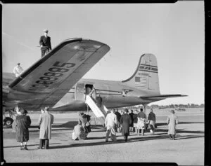 Passengers boarding the airplane NC 88885 Clipper 'Courser',PAWA (Pan American World Airways Ltd)