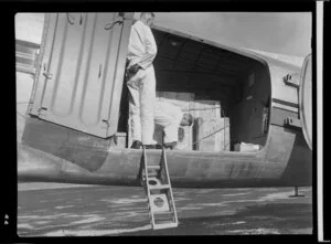 National Airways Corporation, loading freighter aircraft, Whenuapai