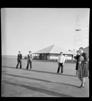 Unidentified passengers and Qantas Empire Airways crew member at Daly Waters airfield, Northern Territory, Australia