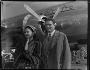 Sir Laurence Olivier and Vivien Leigh (Lady Olivier), having arrived on a Australian National Airlines aircraft [Constellation?] with the Old Vic Theatre Company at Whenuapai Royal New Zealand Air Force base