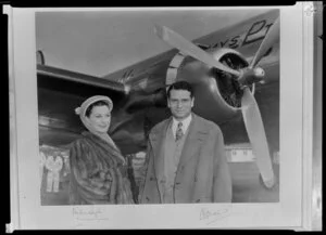Laurence Olivier and Vivien Leigh at Whenuapai Airbase, Auckland
