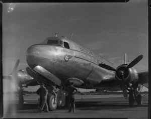 The DC 6 airplane 'RMA Discovery', BCPA (British Commonwealth Pacific Airlines)