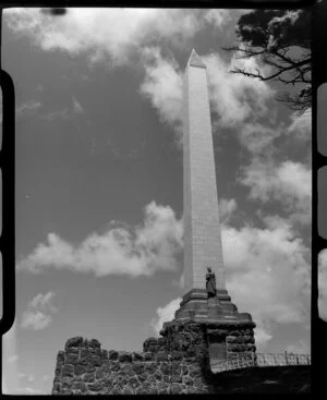 Obelisk and Maori warrior statue, One Tree Hill, Auckland