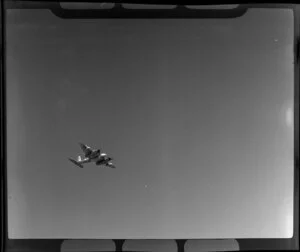 Royal New Zealand Air Command RAC Pageant at Mangere, de Havilland Mosquito aircraft in flight