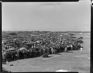 Royal New Zealand Air Command RAC Pageant, Mangere, showing the crowd, from a rooftop