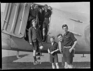 Hamilton Technical College boys deplaning at Rukuhia aerodrome, Hamilton