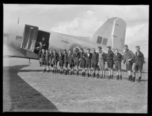 Hamilton Technical College boys emplaning on a Dakota at Rukuhia aerodrome, Hamilton