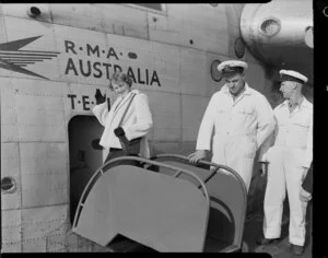 Miss New Zealand Mary Woodward, boarding Tasman Empire Airways Ltd aircraft, RMA Australia, with unidentified men standing alongside her