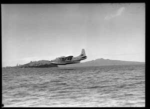 Tasman Empire Airways Ltd Short Solent flying boat RMA Ararangi ZK-AMM arriving in Auckland