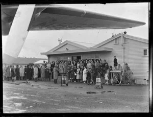 Arrival of members of the Mormon Church at Whenuapai Airport