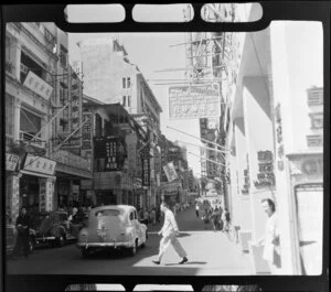 Busy street scene (Queens Road), Hong Kong, including businesses such as Hsu Brothers (Silk Lingiries and Art Linens) and Tung Sun Tailor