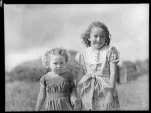 Two unidentified girls, Norfolk Island