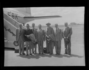 Group of unidentified New Zealand travel agents at Sydney Airport about to board a Qantas Empire Airways Skymaster to Hong Kong