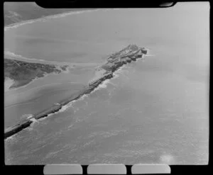 Castlepoint lighthouse and cliffs, Masterton