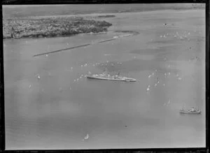 HMNZS Bellona at the 100th Anniversary Day regatta, Auckland Harbour