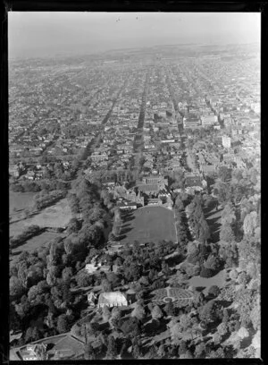 Christchurch Botanic Gardens, looking toward the city centre