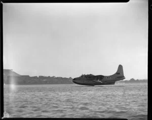 Tasman Empire Airways Ltd, Solent IV flying boat, RMA Aranui, ZK-AMO, touching down, Mechanics Bay, Auckland