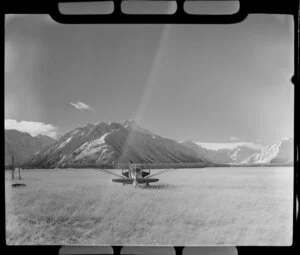 Austen aircraft landed at Mount Cook, MacKenzie District