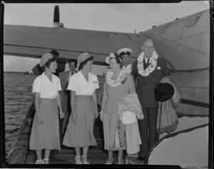 Hunts Travel Agency, passengers to Auckland, Mr and Mrs Doidge, with the air crew, Suva, Fiji