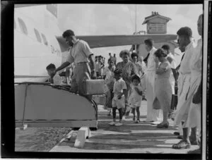 Tasman Empire Airways Ltd, courtesy flight, embarking passengers, Malau Anchorage, Fiji