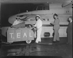 Tasman Empire Airways Ltd, loading meat freight for Suva onto the flying boat, Aotearoa II, [Auckland?]