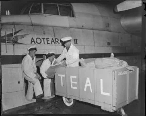 Tasman Empire Airways Ltd, loading meat freight for Suva onto the flying boat, Aotearoa II, [Auckland?]