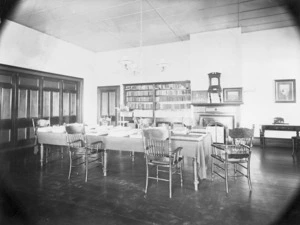 Winkelmann, Henry 1860-1931 :Library in the Ranfurly Veterans' Home at Mount Roskill, Auckland