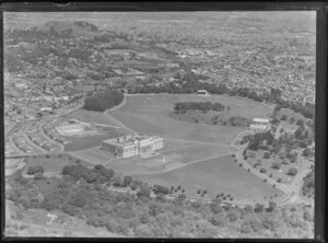 View of Auckland Domain, with Auckland War Memorial Museum and Wintergarden