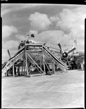 Pan American World Airways, people looking at the Stratocruiser aircraft at Whenuapai Airbase, Auckland