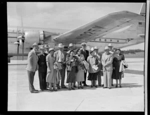 Pan American World Airways, a group of American tourists at Whenuapai Airbase, Auckland
