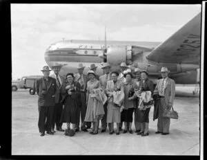 Pan American World Airways, a group of American tourists at Whenuapai Airbase, Auckland