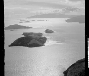 Islands north of Coromandel harbour, showing Waimate Island, Motukopake and Motuoruhi with the Motukawao Group in the distance