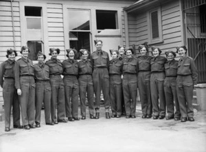 Group of (mainly women) army personnel, during World War II