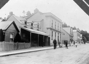 Tinakori Road with Shepherds' Arms Hotel, Thorndon, Wellington
