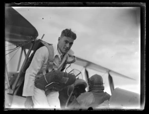 Leo Edgar Anzac Hayward, Parachutist