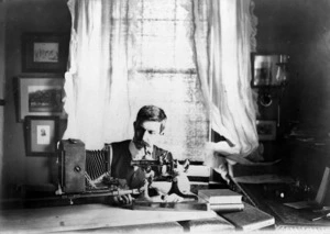 Dr James Malcolm Mason creating a photomicrograph image