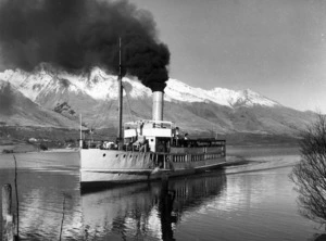 Steamship Earnslaw on Lake Wakatipu, Kinloch - Photograph taken by Gladys Goodall