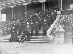 Winkelmann, Henry 1860-1931 :Captain and Mrs H Goodwyn-Archer with uniformed residents outside Ranfurly Veterans' Home in Mount Roskill, Auckland